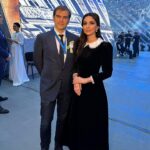Zarifa Mgoyan Instagram - Всю неделю я нахожусь в родном Санкт-Петербурге, где проходят праздничные мероприятия, посвященные 80-летию со дня окончательного снятия блокады. Я родилась и выросла в Ленинграде, для меня это особенно важная и великая дата. С детства помню все наши встречи с ветеранами и блокадниками, их воспоминания о прошедших годах войны, о безусловной любви к жизни. От всего сердца поздравляю с Днём снятия блокады Ленинграда. История войны, судеб советских граждан, бессмертного подвига солдат навсегда запомнит судьбоносные 872 дня осаждения города на Неве. Наш город — памятник человеческой стойкости, воли, мужеству и храбрости. Важно помнить и никогда не забывать об этом бессмертном подвиге, который совершили ленинградцы. #ДеньснятияблокадыЛенинграда