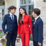 Zarifa Mgoyan Instagram – По доброй традиции фото с моими уже такими взрослыми серьезными мальчиками. Едем на линейку☀️
Данечка идет в 7 класс, Максимка в 6.
Конечно же очень волнуемся ☺️🙏🏼
Я желаю в лице своих сыновей всем школьникам и абитуриентам удачного школьного года.

Дерзайте, мечтайте, трудитесь и побеждайте!❤️
Ну а нам, родителям терпения и понимания.
В добрый путь☀️