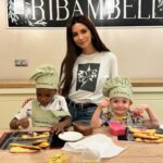Zarifa Mgoyan Instagram - Родные мои, я вам уже рассказывала про мою добрую знакомую Екатерину Фролову @maminkamchadal из Камчатки, которая стала мамой 3 прекрасным пацанам: Джемику, Богдаше и Витюше. Сейчас Екатерина живет в Москве, и мы по доброй традиции встретились и классно провели время. Катенька, как же мальчишкам повезло с Вами. Люблю Вашу семью.❤️