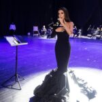 Zarifa Mgoyan Instagram - Даже не представляете как я волнуюсь… Уже завтра мой сольный концерт в Crocus City Hall❤️ Месяцы подготовки и кропотливой работы с потрясающей командой профессионалов своего дела. Завтра, 16.11 в 20:00 мы наконец встретимся🙏🏻❤️ Очень жду встречи с вами, родные. Пожелайте мне удачи🤞🏻 Люблю. Ваша Зара.❤️