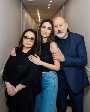 Zarifa Mgoyan Instagram - Папочка, родной, с Днём Рождения! 
К сожалению, я не часто говорю, как сильно люблю тебя, но знай, что ты и мама — самые главные люди в моей жизни. Благодарю за всё, что ты для меня сделал и делаешь.
Будь спокоен и счастлив. Пусть здоровье никогда не подводит.
И пожалуйста, будь как можно дольше рядом🙏🏻 
Люблю.❤️
Твоя дочка