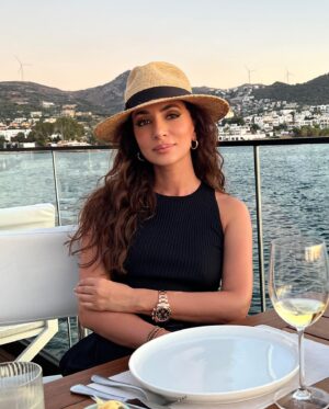 Zarifa Mgoyan Instagram - 3 дня перезагрузки перед концертами❤️🌊