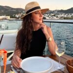 Zarifa Mgoyan Instagram - 3 дня перезагрузки перед концертами❤️🌊