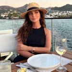 Zarifa Mgoyan Instagram - 3 дня перезагрузки перед концертами❤️🌊