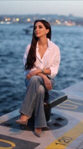 Zarifa Mgoyan Instagram - Уже в эту пятницу 19 апреля, моя новая песня «Идеальный шторм»🌊💙