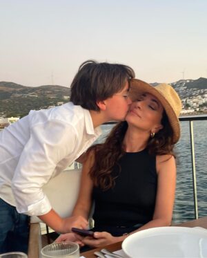 Zarifa Mgoyan Instagram - 3 дня перезагрузки перед концертами❤️🌊