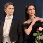 Zarifa Mgoyan Instagram - Сегодня День Театра.🎭 Мало кто знает, а ведь я закончила Российский государственный институт сценических искусств в Санкт-Петербурге. По образованию я драматическая актриса театра и кино.☺️ Я с большим теплом вспоминаю студенческие годы, наших педагогов и любимых однокурсников. Театр - это живой организм. Каждый спектакль - невероятные эмоции, безумные глаза актеров и горящие зрителей. Одна из моих мечт, вновь связать себя с этим творческим миром. А пока делюсь с вами кадрами музыкального спектакля «Серебряный век», режиссером которого является мой педагог народный артист РФ Олег Погудин, который недавно с успехом прошел в Петербурге. Фото: Дмитрий Берия