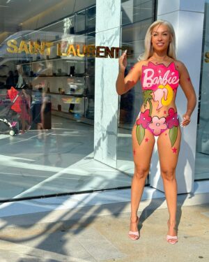Zashia Monique Santiago Instagram - Barbie goes shopping 🛍️ 
ART by @johnborn