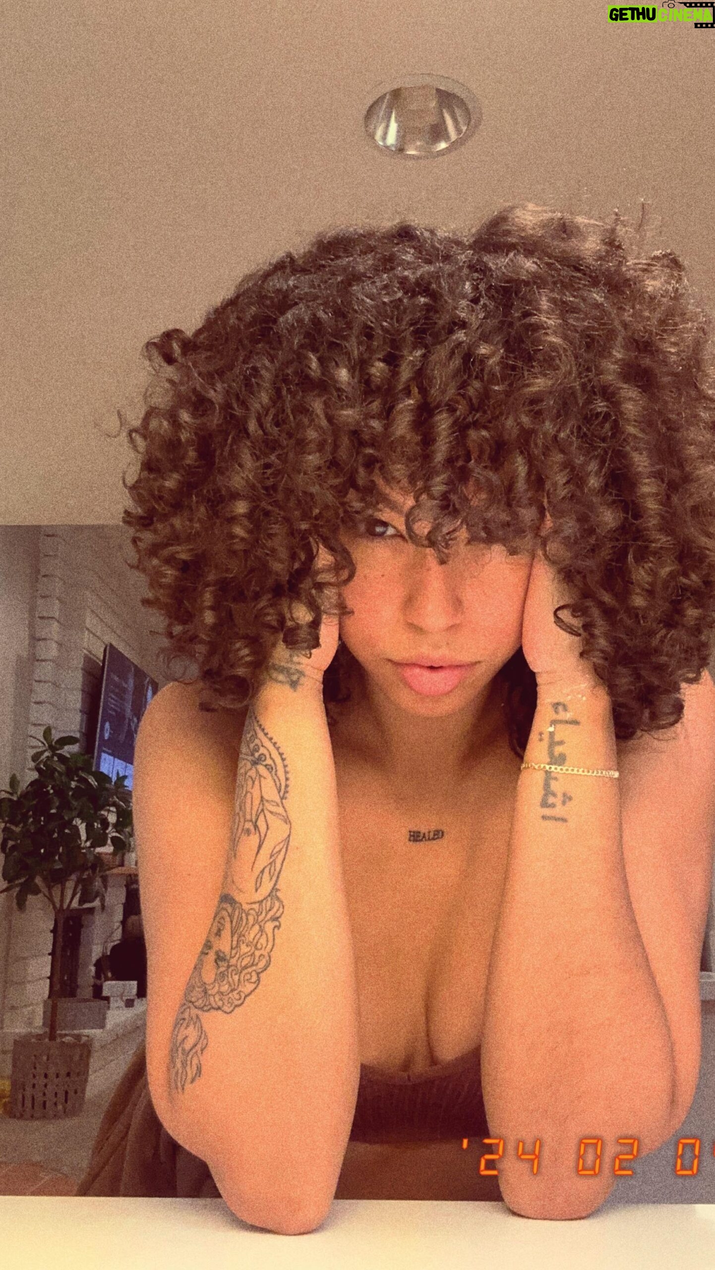 Zashia Monique Santiago Instagram - Nothing like clean healthy hair 🥹