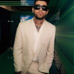 Zayn Malik Instagram - Bringing BOSS style to the paddock: #ZaynMalik links up with #FernandoAlonso and the Aston Martin F1 Team on race day in Miami #BeYourOwnBOSS