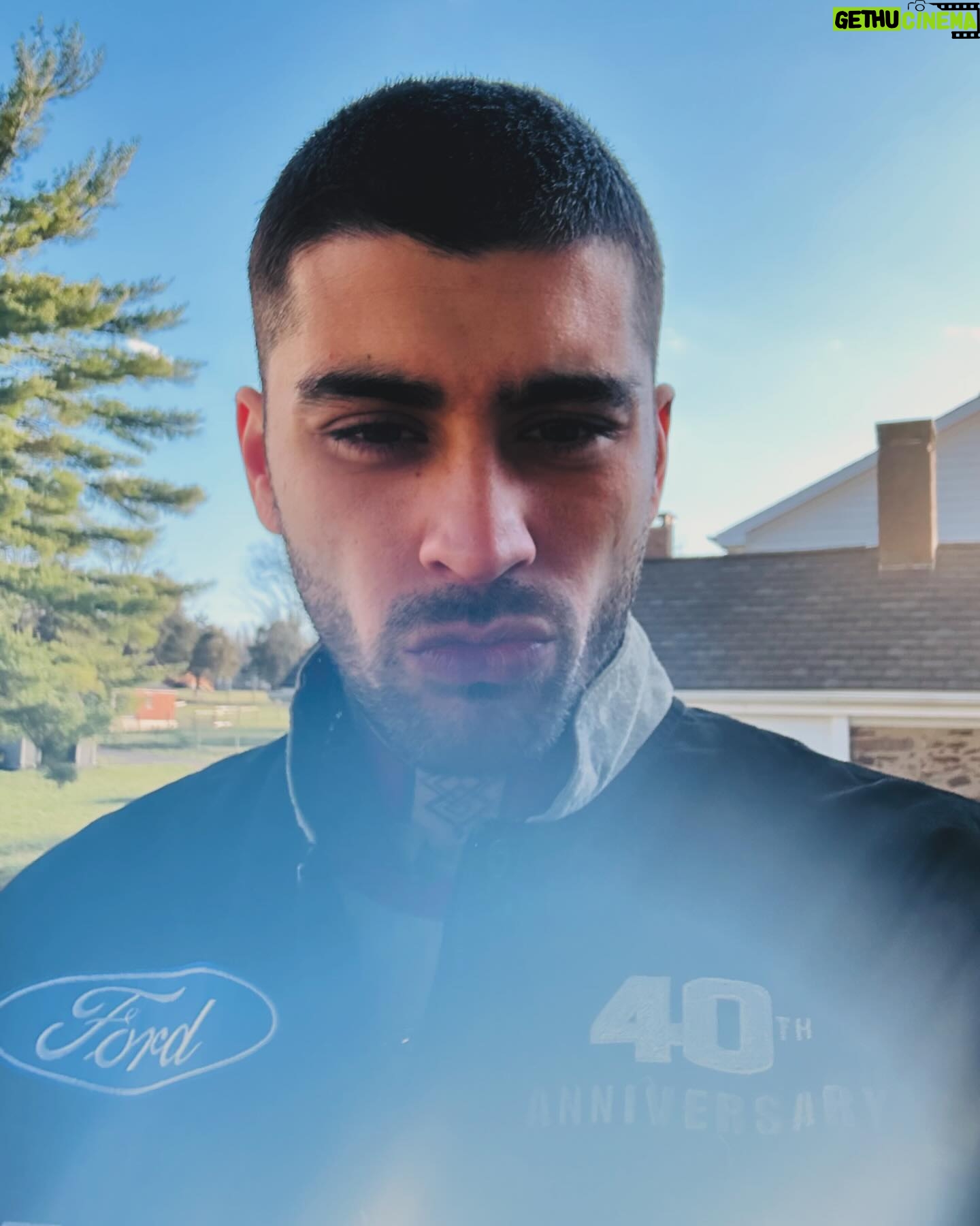 Zayn Malik - 1.9 Million Likes -