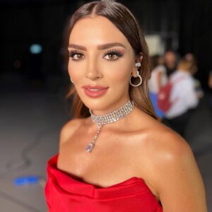 Zehra Yılmaz Instagram - Kirpikler lens değil 🙈😍