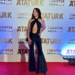 Zehra Yılmaz Instagram - 🖤 Styling : @baaydeemirr 🌸
