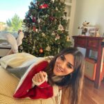 Zehra Yılmaz Instagram - Yılın son günü. Geçmiş ve gitmiş ne varsa bize içindeki iyiyi hatırlatsın. Eskiden ne yadigarsa yenisine ışık olsun . 🎄🙏✨