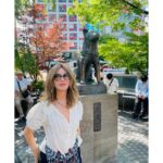 Zerrin Tekindor Instagram - Gördüğüm en kalabalık, en karışık, en rahat, en huzurlu, en güler yüzlü, en iyi kalpli şehir… #tokyo 🇯🇵