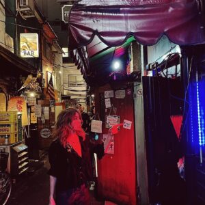 Zerrin Tekindor Instagram - Gördüğüm en kalabalık, en karışık, en rahat, en huzurlu, en güler yüzlü, en iyi kalpli şehir… #tokyo 🇯🇵