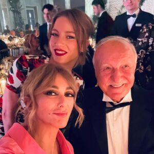 Zerrin Tekindor Instagram - #Beymen50 Daha nice yıllara… 🎉 @beymen