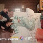 Zerrin Tekindor Instagram - #YüzYıllıkMucize 2. bölüm Perşembe 20.00’de @startv’de. @yuzyillikmucize @ogm.pictures @hilalsaral @nuranevrensit