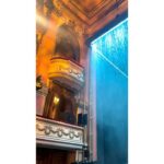 Zerrin Tekindor Instagram – Dün akşam Gielgud Theatre’da Lyndsey Turner’ın yönettiği @nationaltheatre prodüksiyonu #TheCrucible’ı (Cadı Kazanı) seyrettik. Şahaneydi. Olağanüstü bir reji, dekor (@esdevlin) ve ışık tasarımı (@timlutkin_lighting_design) vardı. 3 saatlik oyun 1.5 saat gibi geçti. Fırsatı olan herkese tavsiye edeceğim bir Arthur Miller klasiği.
#cadıkazanı #arthurmiller #westend #thecrucible @crucibleonstage