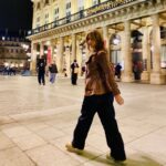 Zerrin Tekindor Instagram - PAD Paris fuarında, @galerie_melissa_paul standında Taylan Aygün tasarımı kilimi görmek çok mutlu etti beni… Harikaydı. @padesignart @byeroid @thetaygun #paris #padparis
