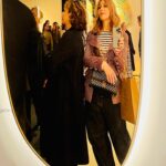 Zerrin Tekindor Instagram - PAD Paris fuarında, @galerie_melissa_paul standında Taylan Aygün tasarımı kilimi görmek çok mutlu etti beni… Harikaydı. @padesignart @byeroid @thetaygun #paris #padparis
