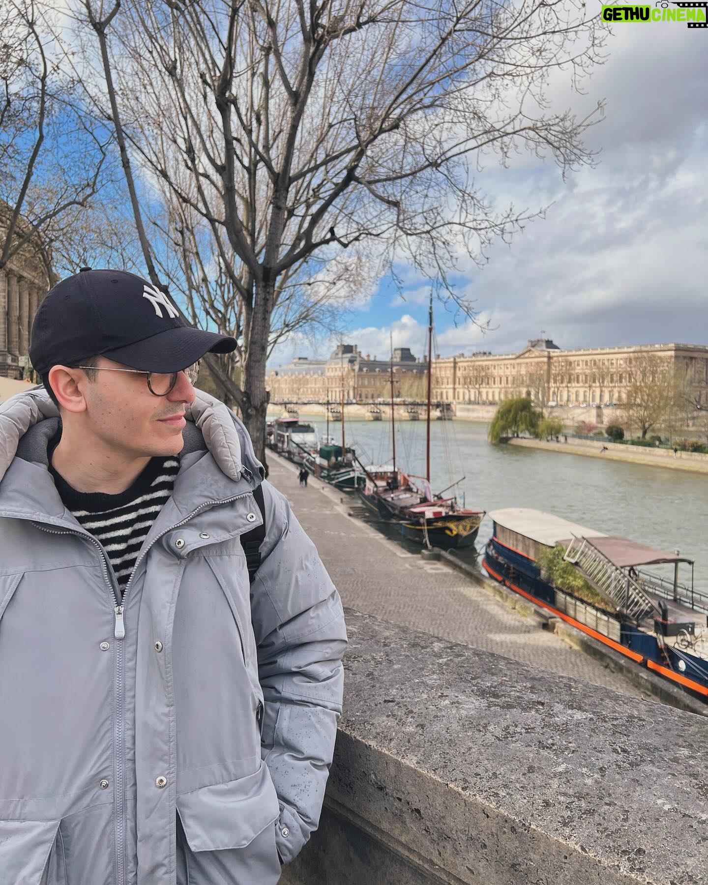 Zerrin Tekindor Instagram - Toz’un Paris turnesi çok iyi geçti. 🩷 #TozParis Oyunumuzu seyretmeye gelenlere çok teşekkürler… Paris, Mart 2024 @tozoyunofficial 🇫🇷 #TOZ NİSAN PROGRAMI: ▪️14-15 Nisan • CKM ▪️17 Nisan • Zorlu PSM ▪️20-21 Nisan • Fişekhane ▪️22 Nisan • DasDas