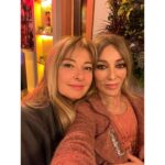 Zerrin Tekindor Instagram – Benim şahane okul arkadaşlarım… ❤️❤️❤️
Hacettepe Üniversitesi Ankara Devlet Konservatuvarı

#SibelSürel
#AlevBaymur
#YeşimBilen
#HülyaAksular
#KeremKuraner
#YenerTuran
#AlparslanKaraduman
#ErdalUğurlu 🤍