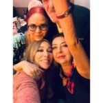 Zerrin Tekindor Instagram – Benim şahane okul arkadaşlarım… ❤️❤️❤️
Hacettepe Üniversitesi Ankara Devlet Konservatuvarı

#SibelSürel
#AlevBaymur
#YeşimBilen
#HülyaAksular
#KeremKuraner
#YenerTuran
#AlparslanKaraduman
#ErdalUğurlu 🤍
