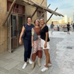 Zerrin Tekindor Instagram - Dubai’de Queen Elizabeth 2 gemisinin içindeki Theatre by QE2 sahnesinde oynadığımız #Toz’un iki temsili de harika geçti. Seyretmeye gelen seyircilerimize çok teşekkür ederiz. @tozoyunofficial ekibi olarak çok zevkli, harika bir otelde kaldık. 100. Yıl pastası bile vardı odalarımızda. Bizi ağırlayan Yahya Alkan ve @slsdubai ekibine çok teşekkür ederiz. #dubai #tozdubai #slsdubai #theatrebyqe2