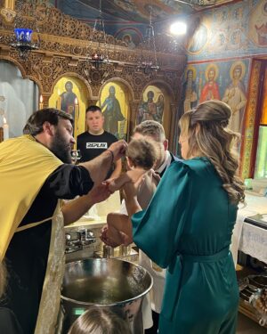 Zeta Makrypoulia Instagram - Επιστροφή στις ρίζες των παππούδων μου!
Αυτό το Σαββατοκύριακο ήταν γεμάτο αγάπη, γέλιο, συγκίνηση, χορό, φύση και οικογένεια!
Αφορμή η βάπτιση του ανιψιού μου, που έγινε στη μονή της Παναγίας του Προυσού. 
Ο μικρός Κωνσταντινος μας ένωσε και μετά από πολλά χρόνια απόλαυσα ξανά διακοπές με την οικογένεια μου και με αγαπημένους οικογενειακούς φίλους!❤️
—————————————————————————————
#family #familytime #weekend #baptism