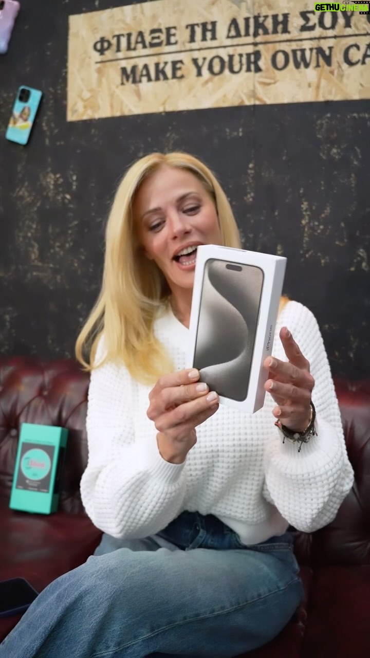 Zeta Makrypoulia Instagram - GIVEAWAY 💥 Ξεκίνημα της μεγάλης εβδομάδας, είπα να κάνω ένα δώρο στον εαυτό μου! Πήγα στο @istoa_ermou42 να φτιάξω μια custom θήκη για το κινητό μου και συζητώντας με τον υπέροχο ιδιοκτήτη, είπαμε να κάνουμε ένα ακόμη μεγαλύτερο δώρο σε εσάς!😁 1 τυχερός λοιπόν θα κερδίσει ένα IPhone 15 PRO MAX 256 GB και όλοι σας θα έχετε έκπτωση -10% με τον κωδικό ΖΕΤΑ10 για να φτιάξετε την αγαπημένη σας θήκη. Βήματα διαγωνισμού για το IPHONE15 PRO MAX: •Follow @zeta_makripoulia_official & @istoa_ermou42 •Like στο post •Tag 2 φίλους σας Η κλήρωση θα γίνει στις 10/5 Καλή επιτυχία σε όλους και καλή μεγάλη εβδομάδα! ❤️ ———————————————————————————————— #giveaway #diagonismos #giveawaygreece