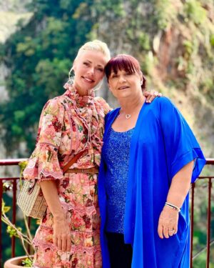Zeta Makrypoulia Instagram - Επιστροφή στις ρίζες των παππούδων μου!
Αυτό το Σαββατοκύριακο ήταν γεμάτο αγάπη, γέλιο, συγκίνηση, χορό, φύση και οικογένεια!
Αφορμή η βάπτιση του ανιψιού μου, που έγινε στη μονή της Παναγίας του Προυσού. 
Ο μικρός Κωνσταντινος μας ένωσε και μετά από πολλά χρόνια απόλαυσα ξανά διακοπές με την οικογένεια μου και με αγαπημένους οικογενειακούς φίλους!❤️
—————————————————————————————
#family #familytime #weekend #baptism