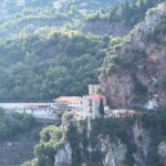 Zeta Makrypoulia Instagram - Επιστροφή στις ρίζες των παππούδων μου! Αυτό το Σαββατοκύριακο ήταν γεμάτο αγάπη, γέλιο, συγκίνηση, χορό, φύση και οικογένεια! Αφορμή η βάπτιση του ανιψιού μου, που έγινε στη μονή της Παναγίας του Προυσού. Ο μικρός Κωνσταντινος μας ένωσε και μετά από πολλά χρόνια απόλαυσα ξανά διακοπές με την οικογένεια μου και με αγαπημένους οικογενειακούς φίλους!❤️ ————————————————————————————— #family #familytime #weekend #baptism