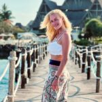 Zeta Makrypoulia Instagram - Αποφάσισα φέτος ο νέος χρόνος να με βρει στη φύση που τόσο αγαπώ και στην εποχή που αγαπώ, το καλοκαίρι! Αυτό θα σας ευχηθώ για το 2024. Να κάνετε αυτό που επιθυμεί η ψυχή σας και μόνο! Να φροντίζετε και να αγαπάτε τον εαυτό σας, όπως ακριβώς το κάνετε, με κάθε κόστος, για τα αγαπημένα πρόσωπα! Καλή Χρονια! 💖 ———————————————————————————————— #newyear #2024