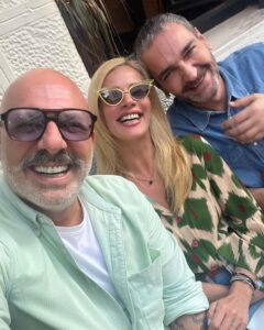 Zeta Makrypoulia Instagram - Σάββατο για καφέ με τα αγόρια μου! @nikosmoutsinas @dedes_konstantinos ———————————————————————————————— #saturday #coffetime #friends