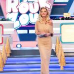Zeta Makrypoulia Instagram - Φορέσαμε τα γιορτινά μας και σας περιμένουμε να αποχαιρετίσουμε τον χρόνο παρέα! Rouk Zouk στις 21:00, με “I love ΣουΚου” και “Ακόμα δεν είδες τίποτα” Καλή παραμονή ! ✨ Στο καλό να πας 2023 👋 ———————————————————————————————— #roukzouk #εορταστικό #newyearseve @ant1tv