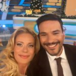 Zeta Makrypoulia Instagram - Φορέσαμε τα γιορτινά μας και σας περιμένουμε να αποχαιρετίσουμε τον χρόνο παρέα! Rouk Zouk στις 21:00, με “I love ΣουΚου” και “Ακόμα δεν είδες τίποτα” Καλή παραμονή ! ✨ Στο καλό να πας 2023 👋 ———————————————————————————————— #roukzouk #εορταστικό #newyearseve @ant1tv