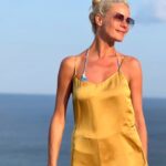 Zeta Makrypoulia Instagram - Χρονια πολλά σε όλους καλή Παναγιά! Καλά πανηγύρια, καλές βόλτες!😉 Σας στέλνω τα φιλιά μου απ όλες τις βουνοκορφές με θέα το γαλάζιο! 💙 #summer2023 #δεκαπενταυγουστος