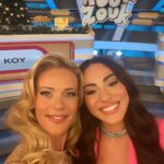 Zeta Makrypoulia Instagram - Φορέσαμε τα γιορτινά μας και σας περιμένουμε να αποχαιρετίσουμε τον χρόνο παρέα! Rouk Zouk στις 21:00, με “I love ΣουΚου” και “Ακόμα δεν είδες τίποτα” Καλή παραμονή ! ✨ Στο καλό να πας 2023 👋 ———————————————————————————————— #roukzouk #εορταστικό #newyearseve @ant1tv