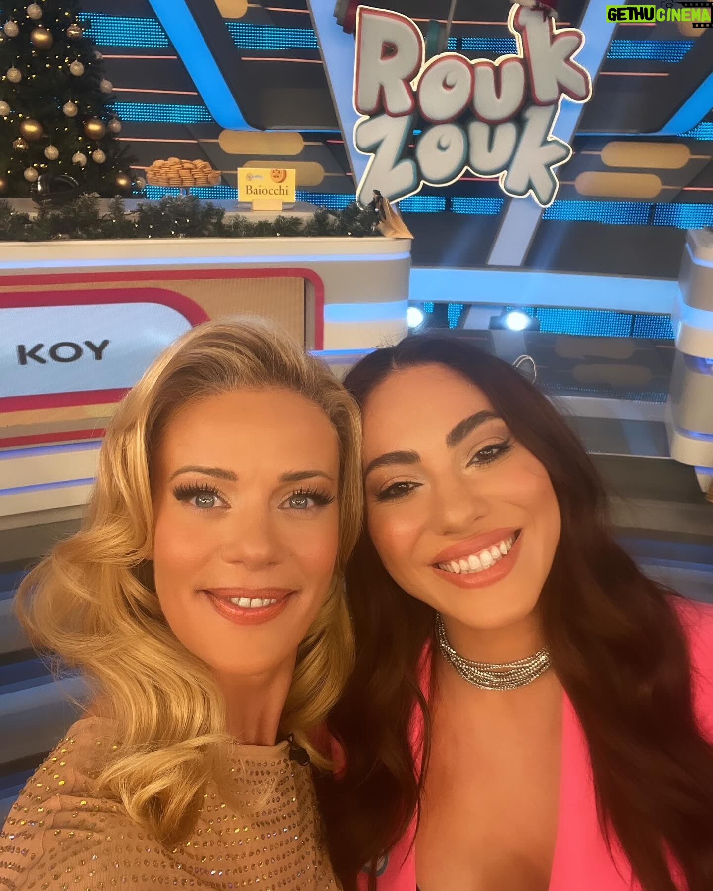 Zeta Makrypoulia Instagram - Φορέσαμε τα γιορτινά μας και σας περιμένουμε να αποχαιρετίσουμε τον χρόνο παρέα! Rouk Zouk στις 21:00, με “I love ΣουΚου” και “Ακόμα δεν είδες τίποτα” Καλή παραμονή ! ✨ Στο καλό να πας 2023 👋 ———————————————————————————————— #roukzouk #εορταστικό #newyearseve @ant1tv