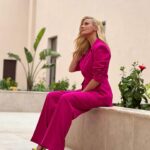 Zeta Makrypoulia Instagram - Φέτος, το ροζ και όλες του οι αποχρώσεις είναι το χρώμα μου! Μου φτιάχνει τη διάθεση! Ειδικά το καλοκαίρι! Εσάς σας αρέσει το φούξια κοστουμι μου; ———————————————————————————————— #mood #pink