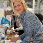 Zeta Makrypoulia Instagram - Στην ταράτσα γίνονται τα καλύτερα γλέντια!😛 Χρόνια πολλά, Χριστός Ανέστη! Υγεία και αγαπάτε αλλήλους! ———————————————————————————————— #easter #easter2024 #family