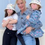 Zeta Makrypoulia Instagram - Στην ταράτσα γίνονται τα καλύτερα γλέντια!😛 Χρόνια πολλά, Χριστός Ανέστη! Υγεία και αγαπάτε αλλήλους! ———————————————————————————————— #easter #easter2024 #family