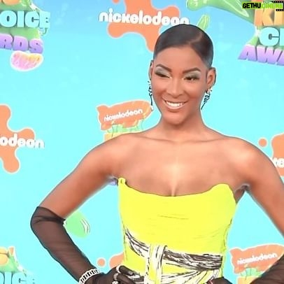 Zeta Morrison Instagram - Nickelodeon Kidsโ Choice Awards 2023 Thanks for having me @nickelodeon ๐๐พ ๐ฅ @newvision.video Styled by: @tracyshapoff Dress: @marialuciahohan24 Shoes: @egoofficial Makeup: @shanimarq Hair: @theglamdiaryy Jewelry: @anabelachan @djulajewelry @levian_jewelry @zydoitaly @noudarjewels #KidsChoiceAwards #Nickelodeon