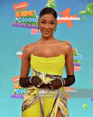 Zeta Morrison Instagram - Un momento para el vestido por favor! 🪄 

Kids Choice Awards 2023 

Jewelry:
@anabelachan
@djulajewelry
@levian_jewelry
@zydoitaly
@noudarjewels 

Shoes:
@egoofficial 

Dress: @marialuciahohan24 
Styled by: @tracyshapoff 
Hair: @theglamdiaryy 
Makeup: @shanimarq

#nickelodeon #kidschoiceawards