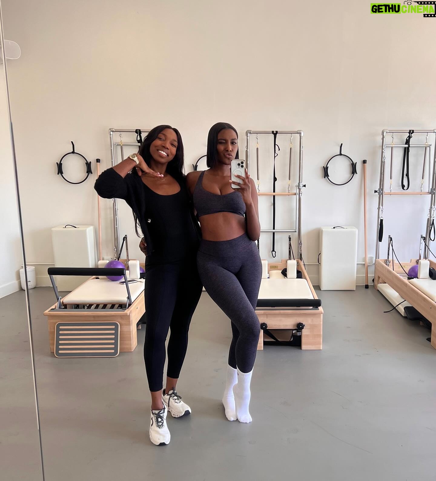 Zeta Morrison Instagram - Saying you do Pilates ๐๐พโโ๏ธ vs doing Pilates ๐ฉ Although itโs become a trendy choice for fitness, when you have the right coach you fully understand why. Another day down with @embodypilatesla x @embodybycam If any of you ever want to join me at this studio let me know. Iโve never felt as good anywhere as I do here ๐ซถ๐พ๐ค