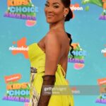 Zeta Morrison Instagram - Un momento para el vestido por favor! 🪄 Kids Choice Awards 2023 Jewelry: @anabelachan @djulajewelry @levian_jewelry @zydoitaly @noudarjewels Shoes: @egoofficial Dress: @marialuciahohan24 Styled by: @tracyshapoff Hair: @theglamdiaryy Makeup: @shanimarq #nickelodeon #kidschoiceawards