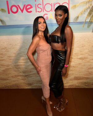Zeta Morrison Instagram - How many islanders can you fit in an elevator? 😏 Love Island Games Premier Party 🎉 Our team good 💕 

@loveislandusa @peacock #loveislandgames