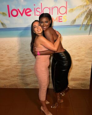 Zeta Morrison Instagram - How many islanders can you fit in an elevator? 😏 Love Island Games Premier Party 🎉 Our team good 💕 

@loveislandusa @peacock #loveislandgames