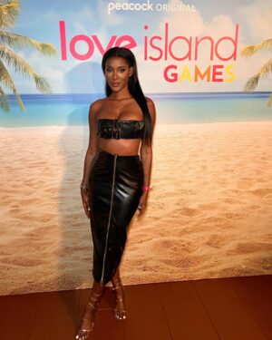 Zeta Morrison Instagram - How many islanders can you fit in an elevator? 😏 Love Island Games Premier Party 🎉 Our team good 💕 

@loveislandusa @peacock #loveislandgames